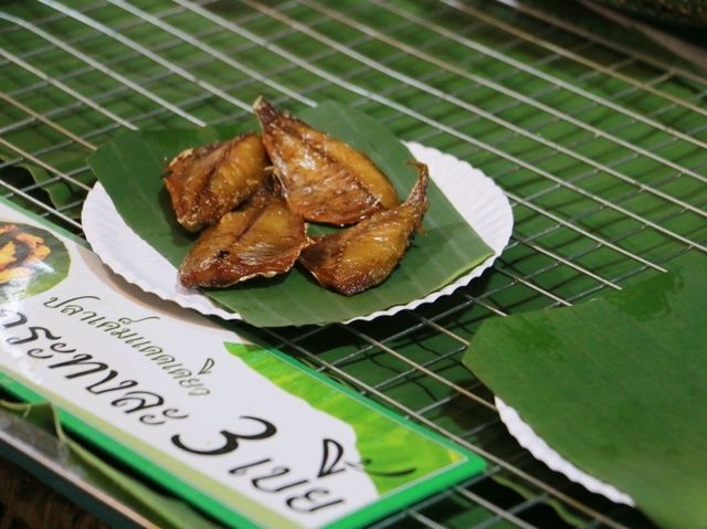 เที่ยวตลาดแลกเบี้ย วัดราชบัลลังก์
