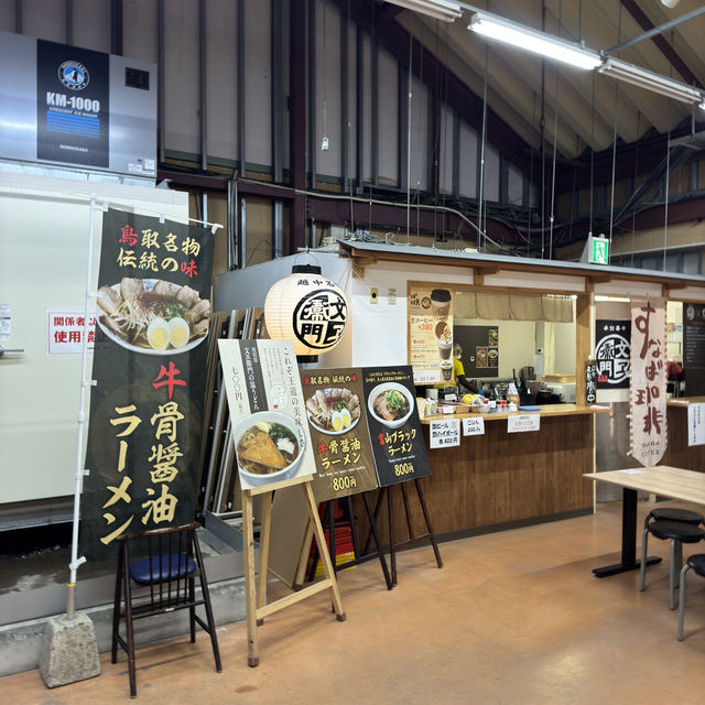 鳥取賀露港魚市場的美食饗宴