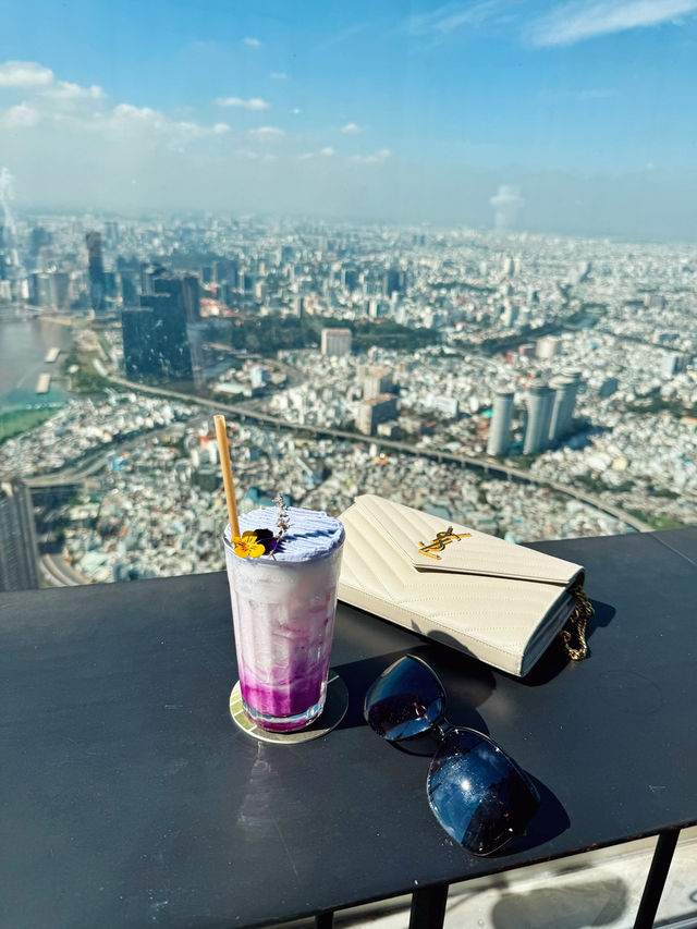 Stunning view lounge in the sky☁️