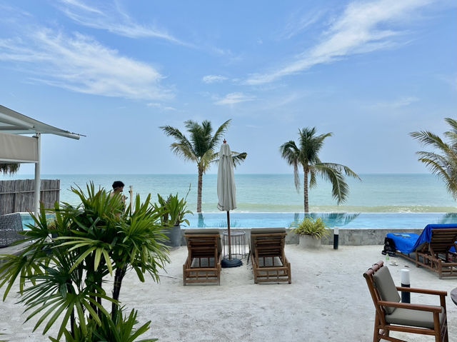 โรงแรมริมหาดขนอม วิวทะเลทุกห้อง