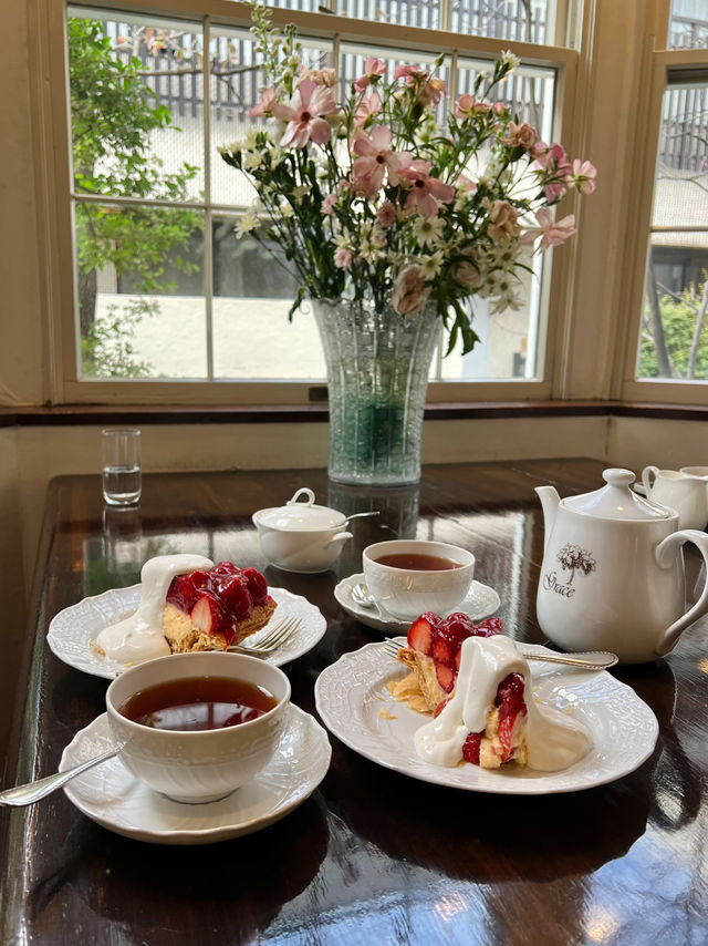 A cozy afternoon with my favorite tart🫖