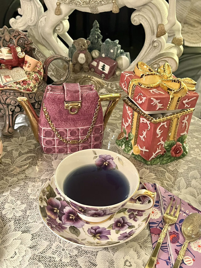 Pretty high tea at Cafe Acorite🐰💜