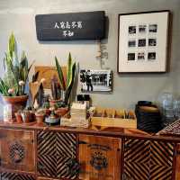 Nice cafe
