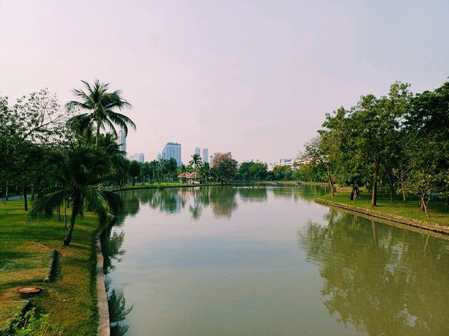 泰國曼谷城市綠洲湖泊公園景點:乍都节公园，適合拍照📸打卡親子遊