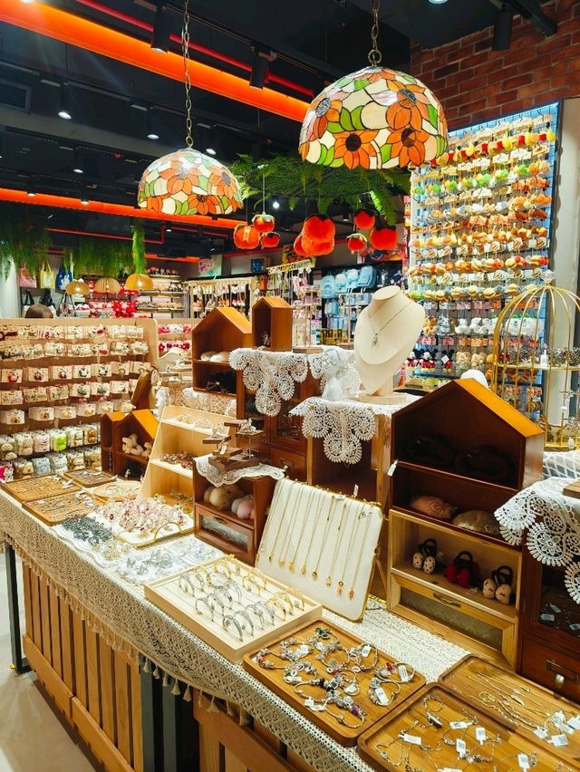 A Shopper’s Paradise at Q Pocket