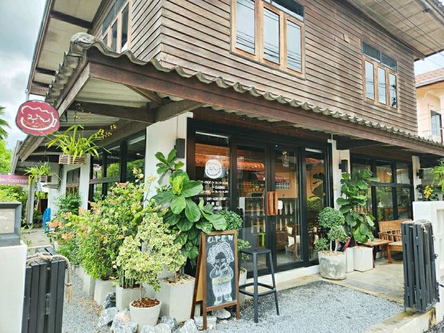 ร้านกาแฟ “มุ้ย”