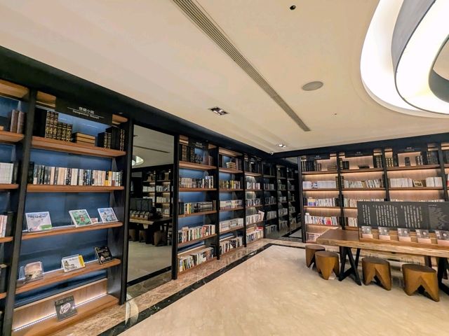 以海鮮自助百匯聞名的「台南桂田酒店 Queena Plaza Hotel」