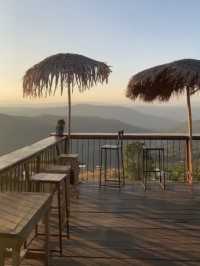 เสวนาริมเขา ไฮตาก นั่งจิบกาแฟ ชมพระอาทิตย์ตก