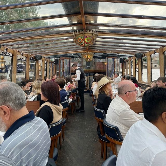 dinner cruise on seine river