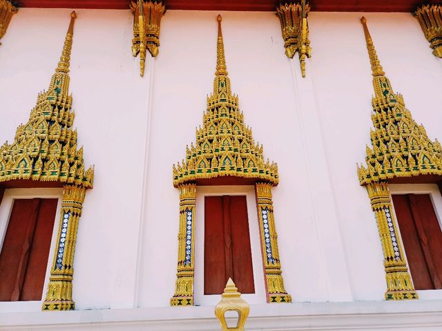 泰國曼谷湄南河畔著名古跡皇家寺廟景點：Wat Thong Nai，暹羅文化藝術風格寺廟建築，適合打卡拍照📸