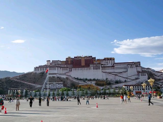 Potala Palace: The Majestic Jewel of the Tibetan Highlands