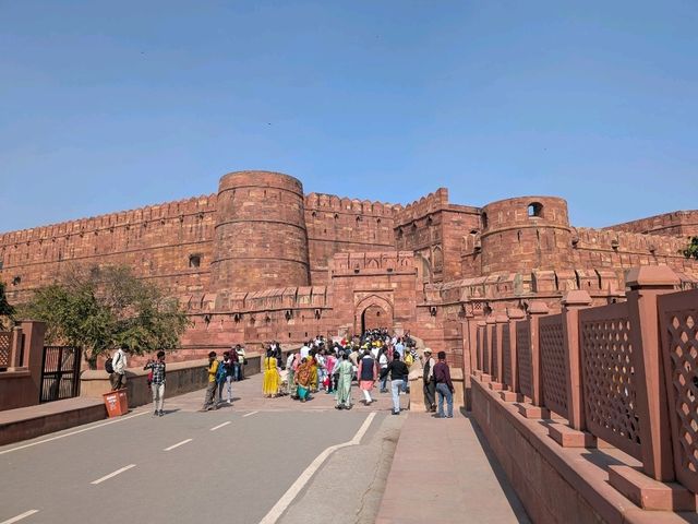 インドのアグラ城です！！