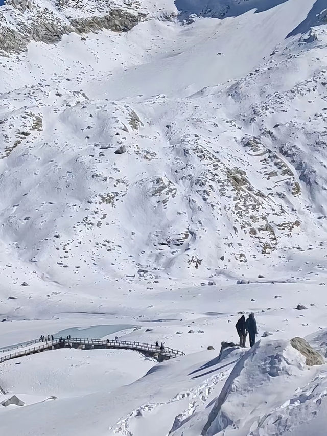 A Magical Winter Escape to Dagu Glacier – Pristine Snowscapes Under Azure Skies