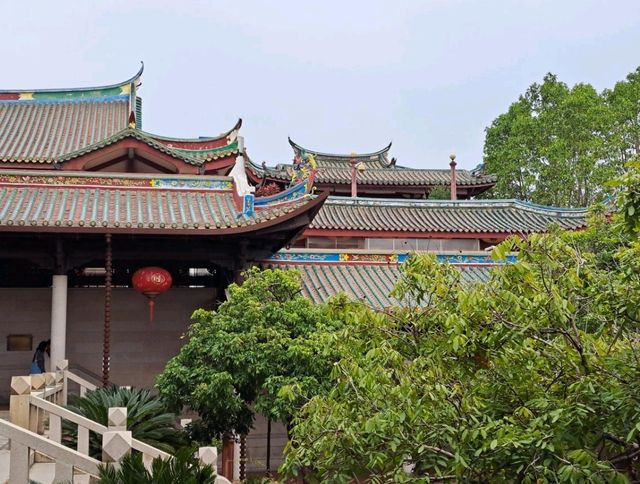 도시 한가운데 고요한 절, 샤먼 남보타사