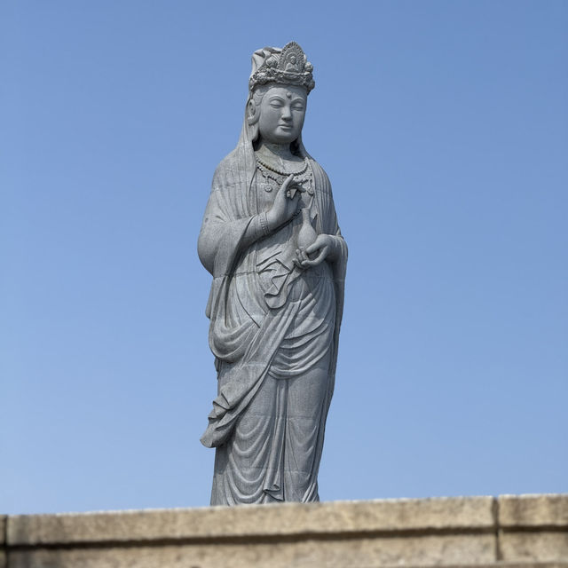 눈 내린 3월의 낙산사, 설악산과 바다를 품은 고요한 사찰