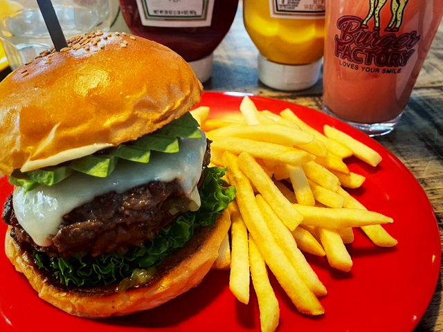 【東京🇯🇵】目黒でランチならここ！！バーガーファクトリー🍔