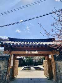 釜山｜熊熊真的太萌啦！！端上桌我瞬間尖叫～這怎麼捨得吃啦🥺釜山人氣韓屋咖啡廳Ha:nok☕️竟然這麼美✨ 