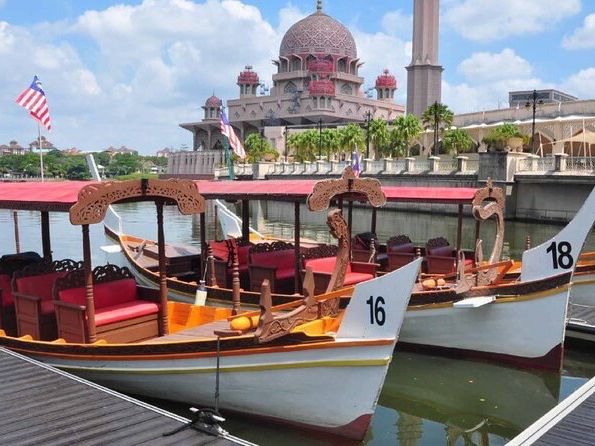 🚢 Cruise Tasik Putrajaya Review: A Scenic Escape in Malaysia’s Futuristic City! 🌸