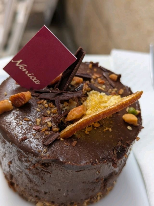フヴァル島で出会った絶品スイーツ！Nonica Caffe Bar