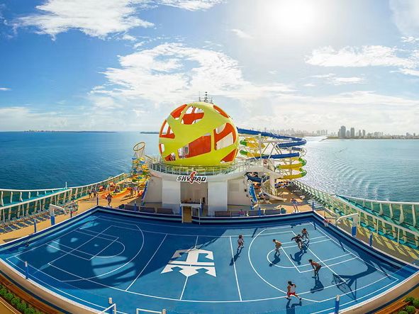 Mariner of the Seas 🚀: A Solo Traveler’s Thrill-Packed Adventure!