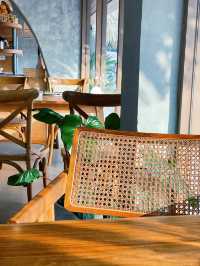 Aloha Beach Cafe ริมทะเล บรรยากาศดี 🍵