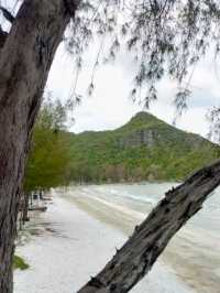 หาดสามพระยา