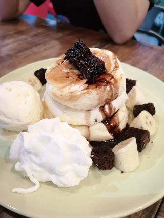 Im Oong Cafe Suphan: Delicious food at affordable prices.
