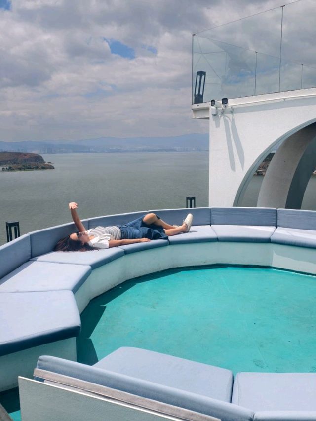 Serenity and Style: A Picture-Perfect Day at Dali’s Santorini