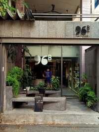 胡志明市工業風咖啡店 -- 96B Roastery 