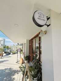 Auntie คาเฟ่น่ารัก ตรงข้าม ม.ศรีปทุม ชลบุรี