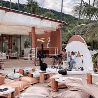 Luca Beach Club Sichon คาเฟ่และร้านอาหารริมทะเล