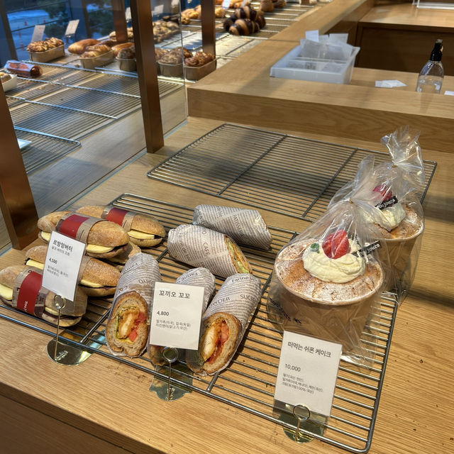 トゥジュル