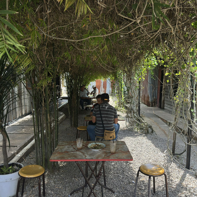 Brews & Bites by the Coast: Kopi Klasik Kemaman Delight
