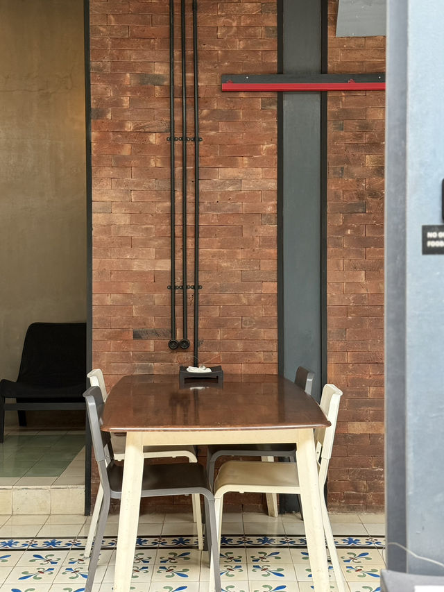 A lowkey coffee roaster in Trunojoyo