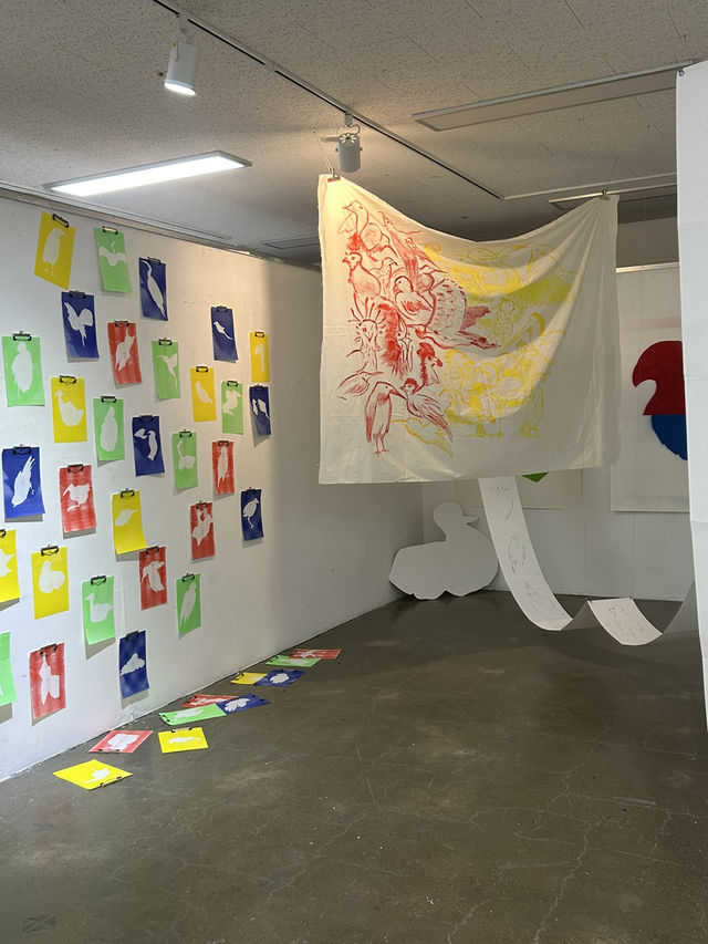 🎨 젊은 열정과 예술의 숨결, 홍익대학교 홍문관 1층 전시장