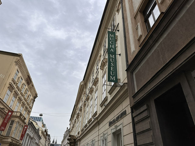 【チェコ・プラハでミュシャ展鑑賞🎨🇨🇿】 アール・ヌーヴォーの巨匠、ミュシャの世界に浸る特別なひととき 