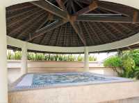 “Charming Retro Retreat: Spacious Family Suites with Heartfelt Service”