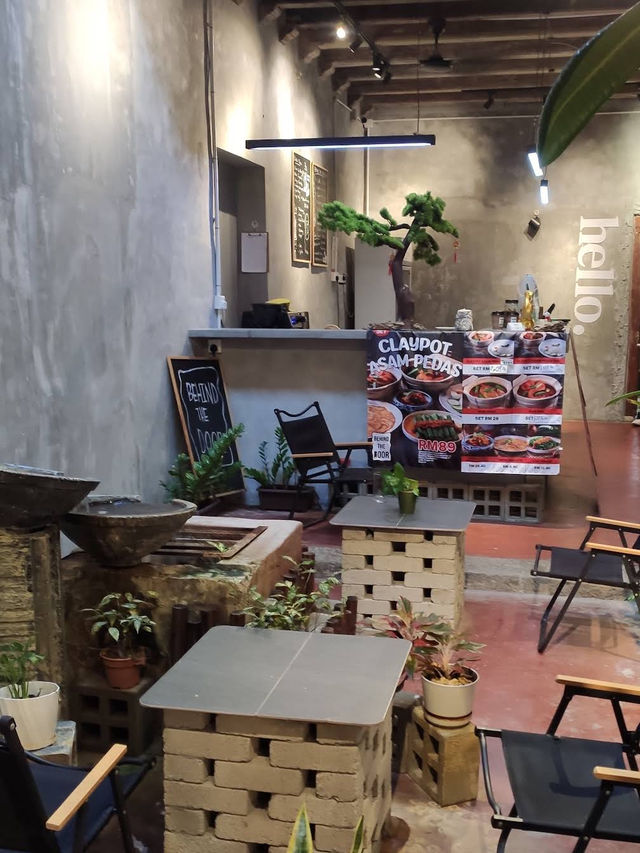 Behind The Door Cafe 