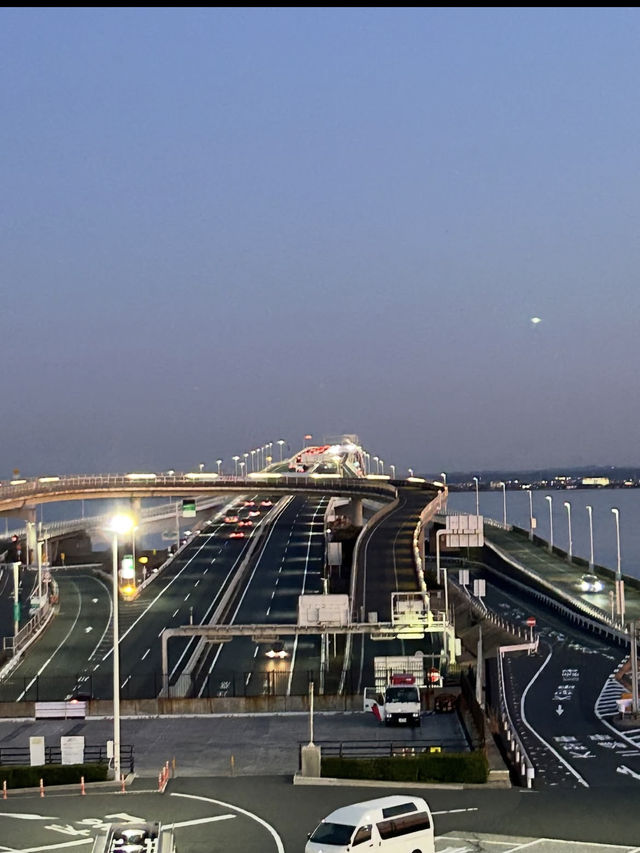 東京湾に浮かぶ絶景休憩スポット「海ほたるPA」で、空と海に包まれるドライブ旅