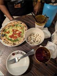 Lad’s Dining 新宿店, All-You-Can-Eat Pizza with a Side of Lively Vibes