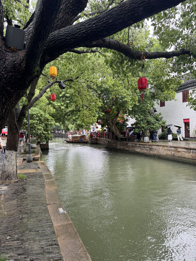 Zhujiajiao – เมืองน้ำโบราณที่สวยงาม แม้วันฝนตก
