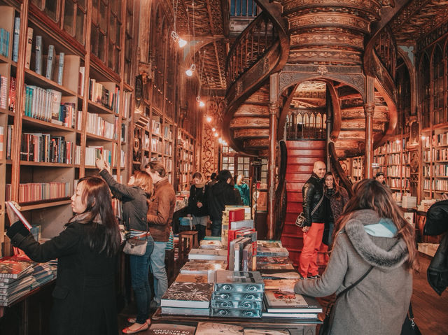 A Bookstore Like No Other – My Visit to Livraria Lello in Porto 