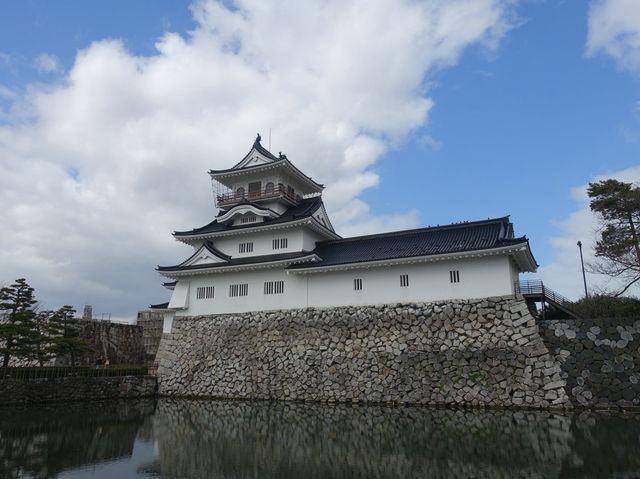 🏯 Toyama Castle – Quiet Beauty in the Heart of the City