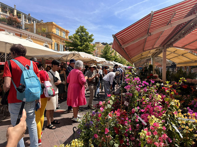 【Marché aux Fleurs – Cours Saleya|ニース旧市街に咲く“花と食の色彩広場”】 【Marché aux Fleurs – Cours Saleya|ニース旧市街に咲く“花と食の色彩広場”】