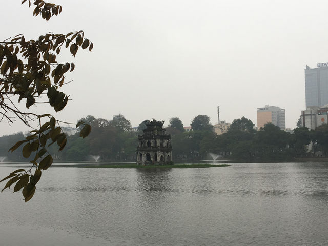 🌿 Serenity in the City: Hoàn Kiếm Lake + Cake & Coffee by the Water