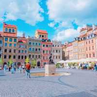 カラフルな建物の歴史的な広場🇵🇱✨