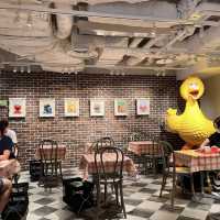 【東京/池袋🇯🇵】可愛すぎる店員さん❤️💙セサミストリートマーケット