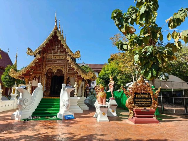 Temple Hopping Like a Pro in Mueang
