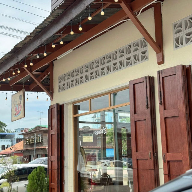 🌿✨ เผลอสุขใจ – Plur Suk Jai Cafe อุทัยธานี