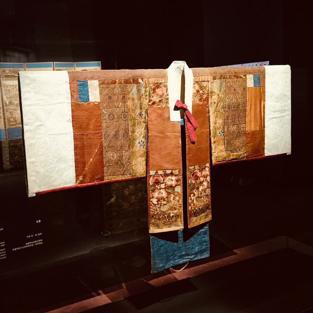 Solo Art Escape at Leeum Museum: Seoul’s Hidden Cultural Gem** 🎨✨